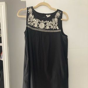 Black sleeveless dress with pockets